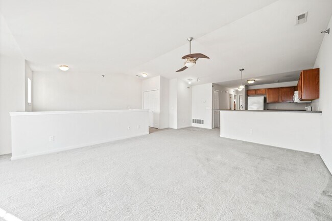 Sala de estar - 308 Legato Dr