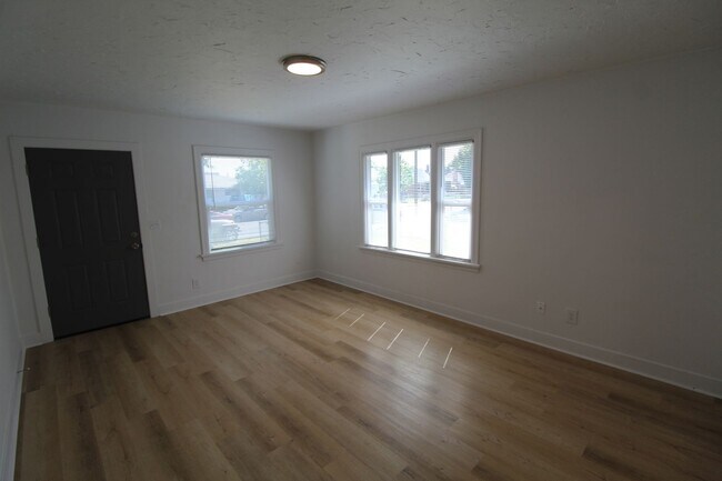 Foto del edificio - 327 E Bridgeport Ave