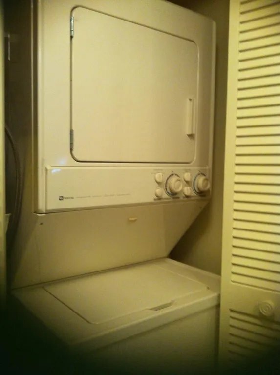 Building Photo - 1821 NE 40th Ct