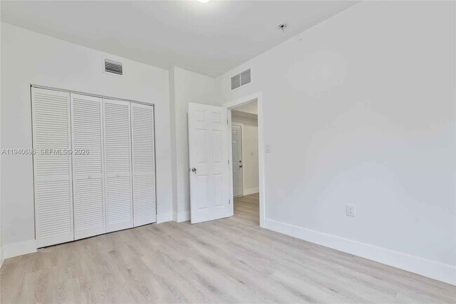 Foto del edificio - 858 NW 3rd St