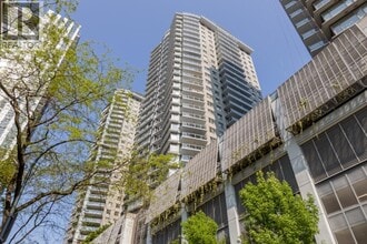 Building Photo - 892 Carnarvon St