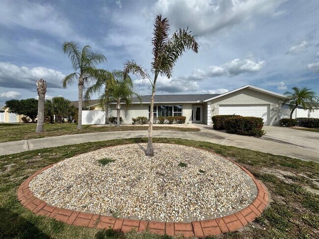 Foto del edificio - 6316 Lake Sunrise Dr