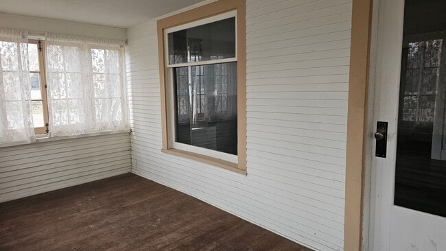 Building Photo - 2301 W Regan Ave