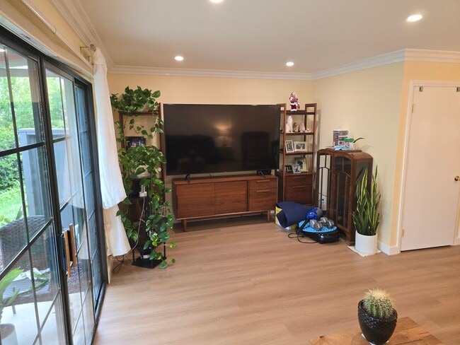 Building Photo - Updated Porter Ranch Townhome with Scenic ...