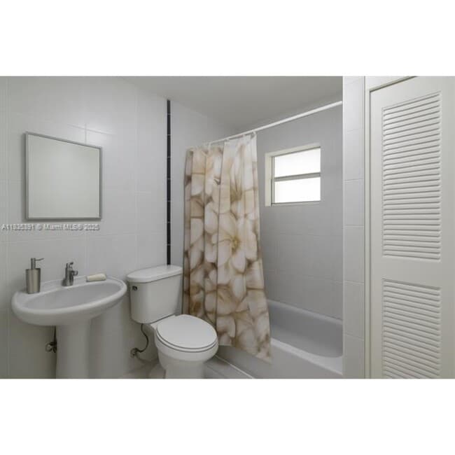 Building Photo - 3925 SW 88th Pl