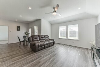 Building Photo - 712 Brazos Trl