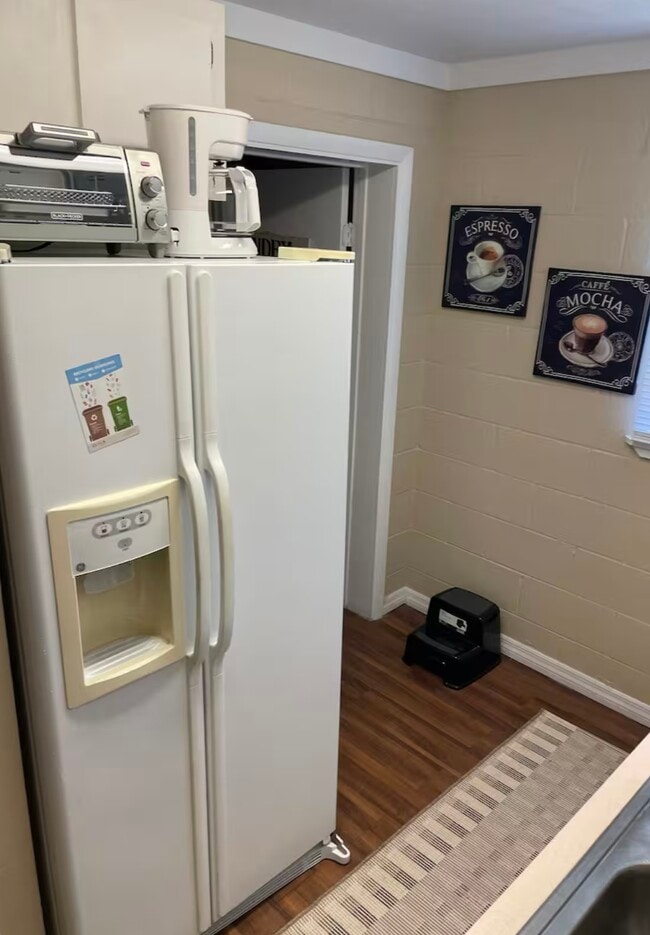 Building Photo - 2317 SW 2nd St