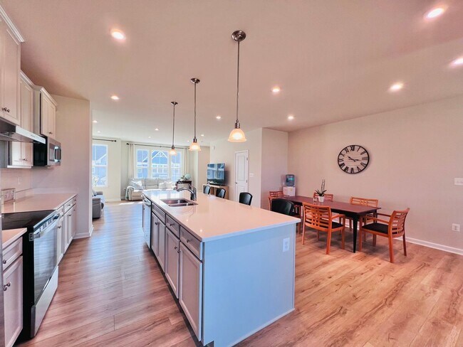Foto del edificio - MINUTES TO VRE AND ALL THE CONVENIENCES OF...