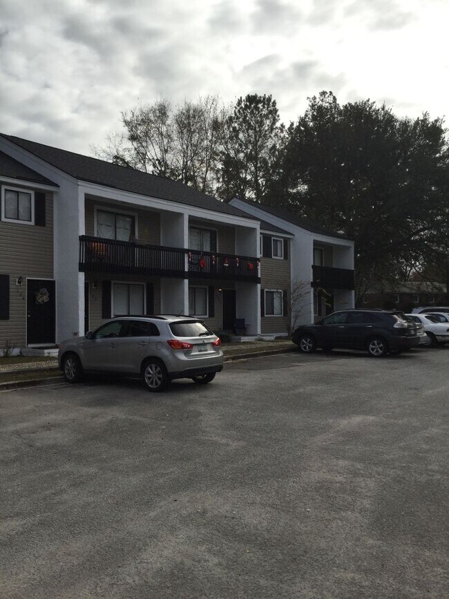 Foto del edificio - Townhouse Close to Summerville High School