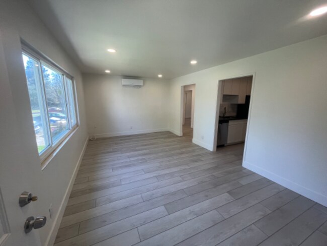 Building Photo - 812 Kelly Way