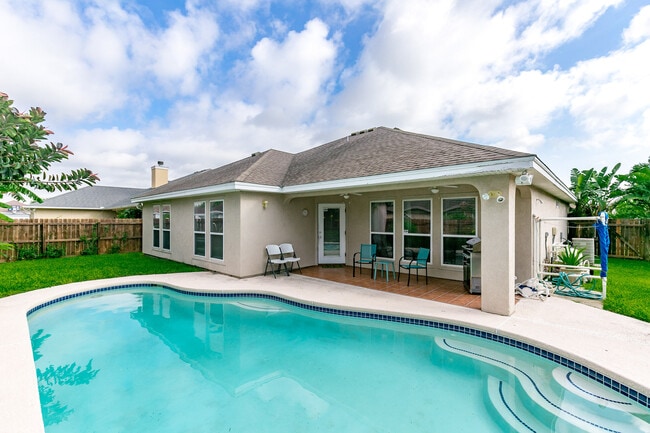 Building Photo - 7005 Madiera Dr