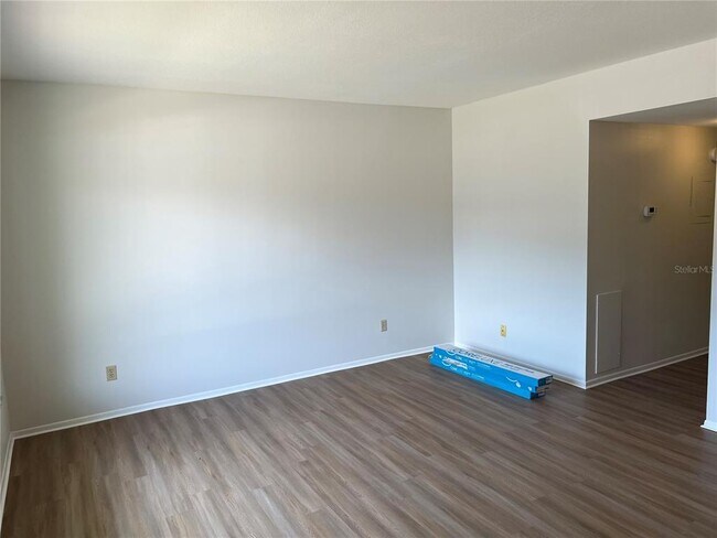 Building Photo - 2042 Australia Way W