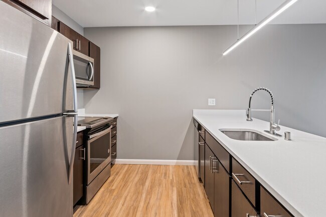 Foto del edificio - 8041 W Bluemound Rd