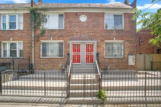 Building Photo - 349 Parkland Pl SE