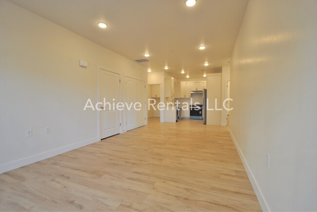 Building Photo - 1593 110