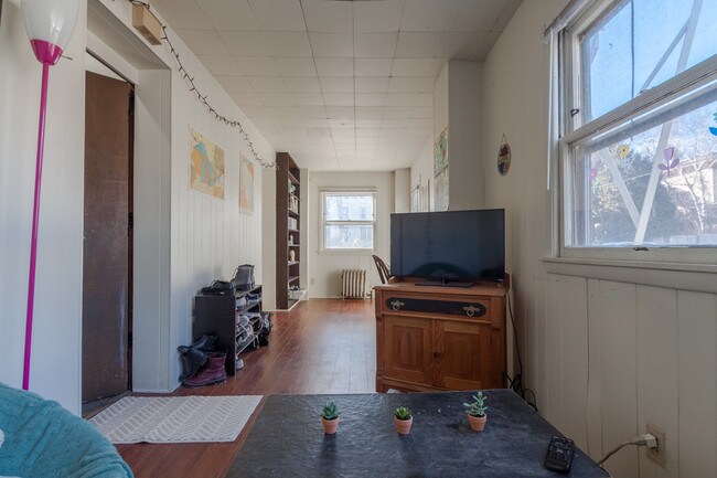 Building Photo - 146 E Gorham St