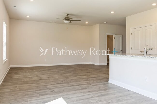 Building Photo - 3420 Quintana Dr