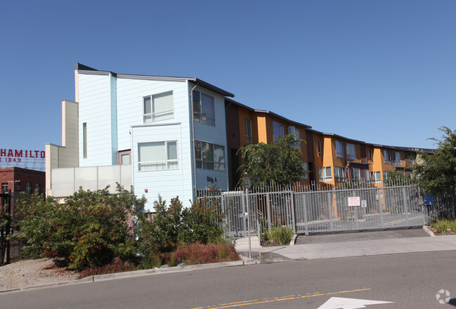 Building Photo - Crescent Cove Apartments