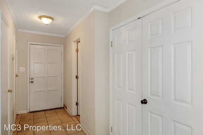 Building Photo - 2038 Oak Park Ln