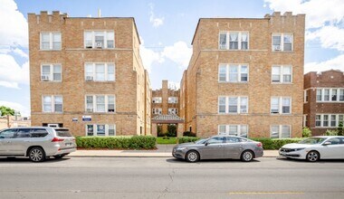 Building Photo - 5423 W Montrose Ave
