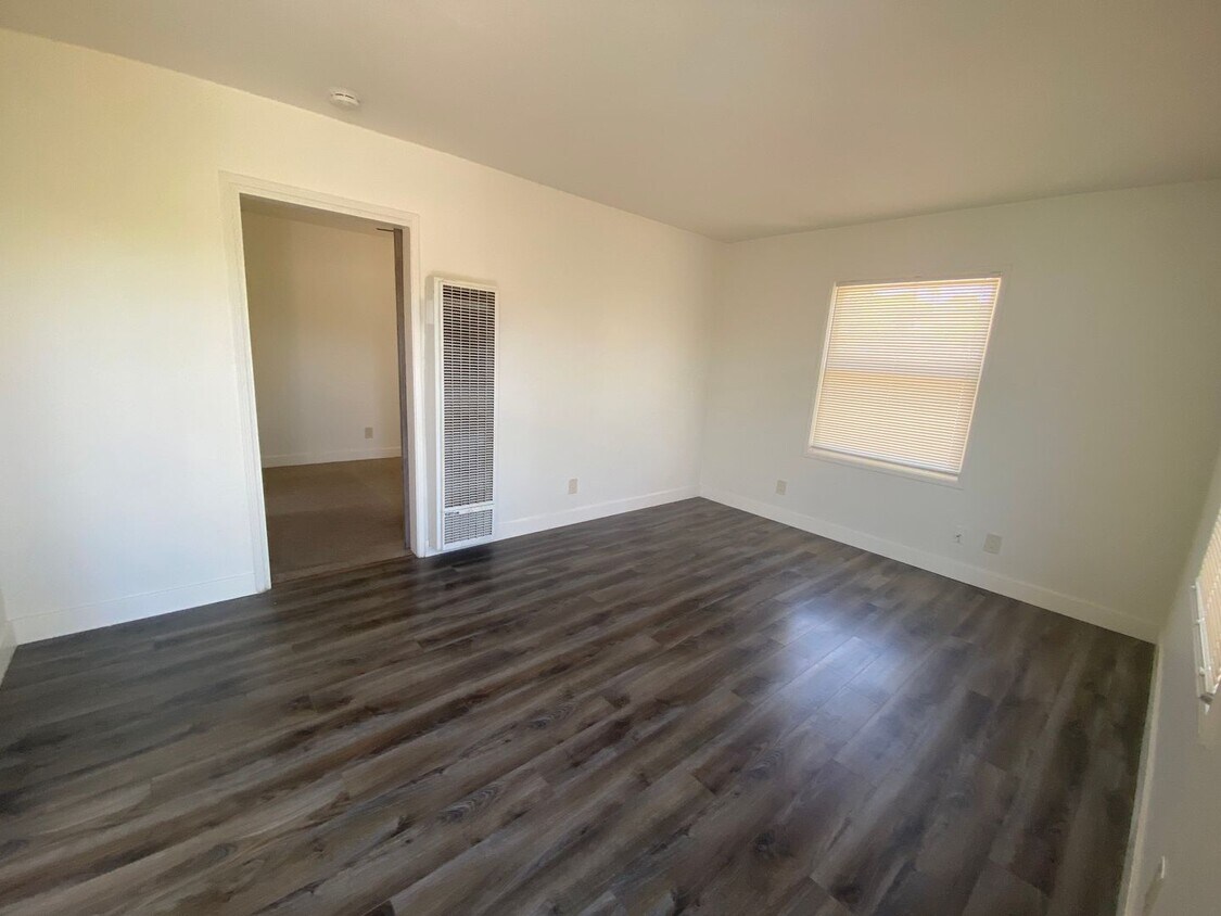 Foto principal - Upstairs 1 bedroom 1 bath unit with a one ...