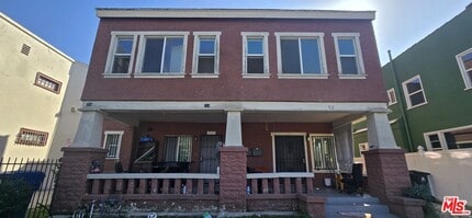 Building Photo - 712 W 46th St Building Photo - 712 W 46th St