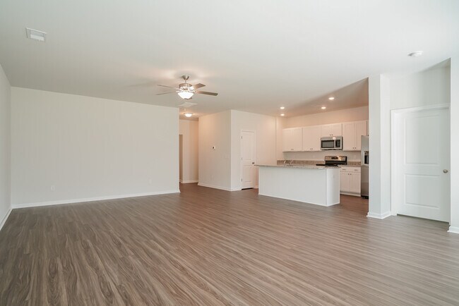 Building Photo - Welcome Home to Regal Farms in Myrtle Beach, SC