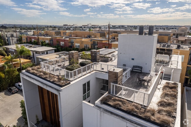 Building Photo - Gateway Apartments