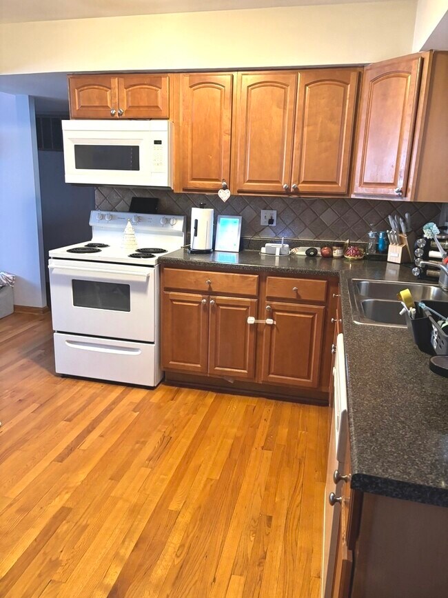 Foto del edificio - 8610 W Summerdale Ave