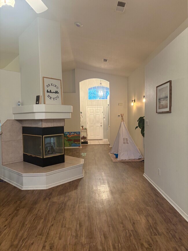 Foto del edificio - 6639 Charwood Rd NW