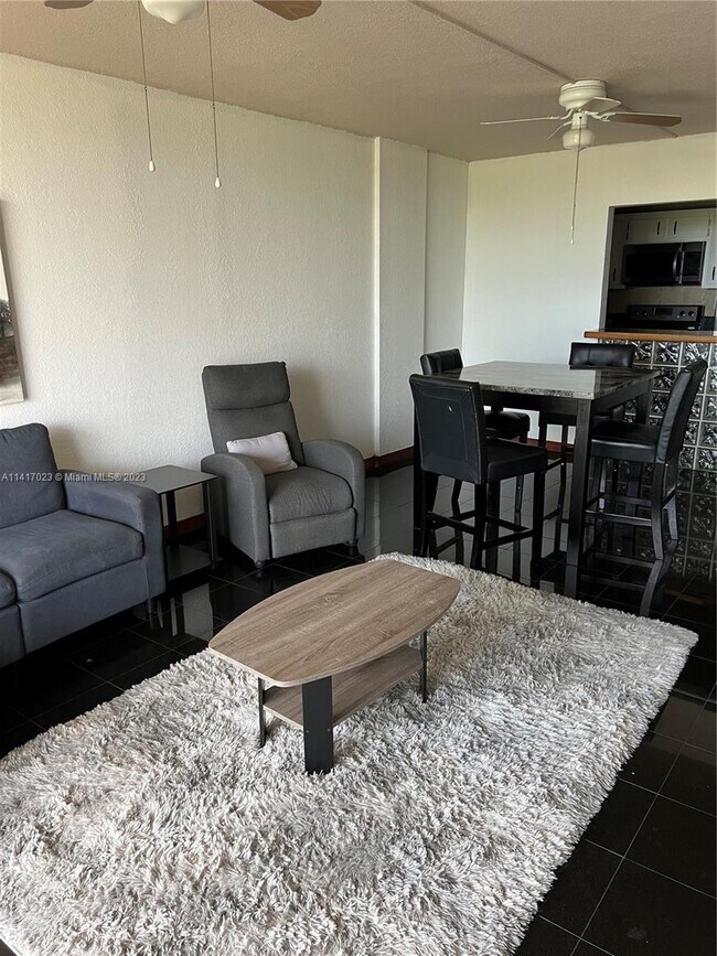 Foto del edificio - 1465 NE 123rd St