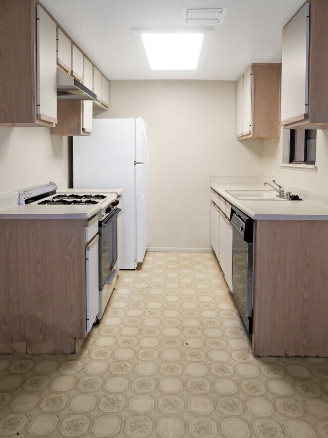 Building Photo - 936 W Perdew Unit A - Lease out for Signin...