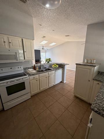Foto del edificio - 2105 Maplewood Trail