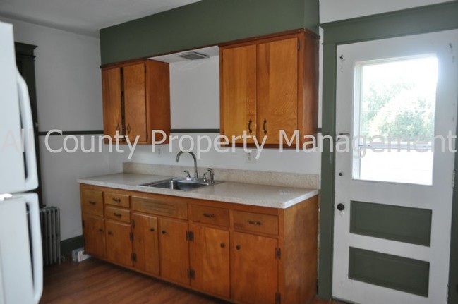 Building Photo - 2312 Hoffer Ave