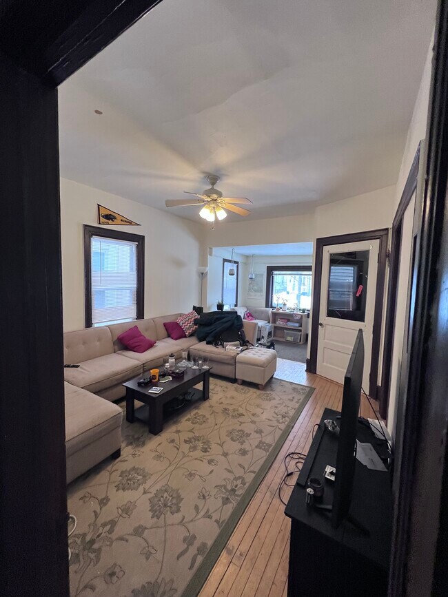 Foto del edificio - 3448 N Bartlett Ave
