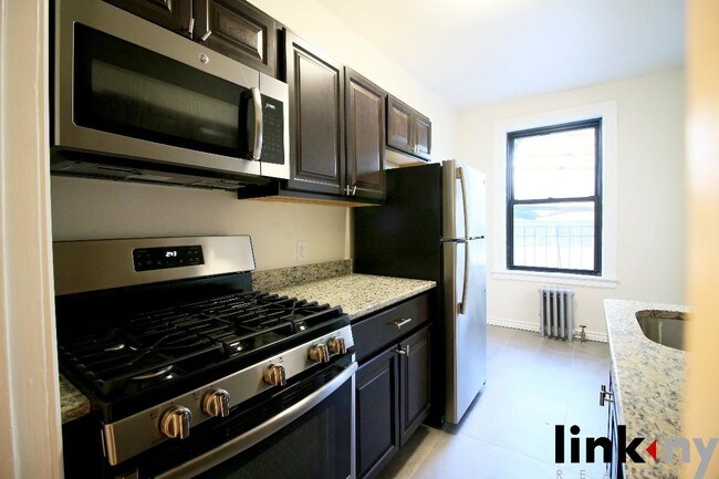 Building Photo - 3805 Crescent St