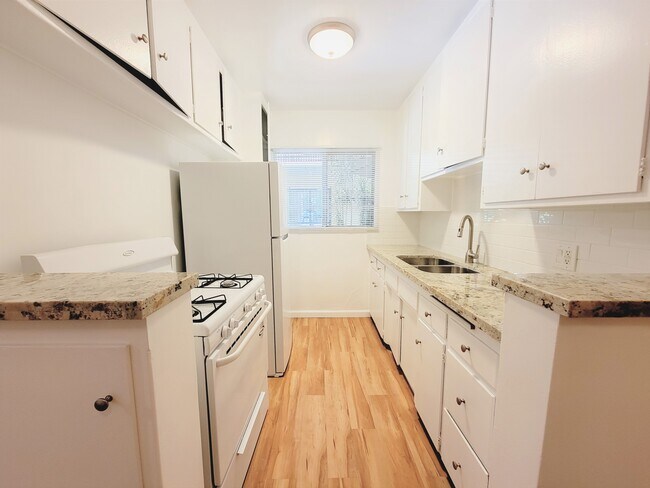 Foto del edificio - 1983 N Vermont Ave