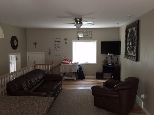 Building Photo - Beautiful 4 Bdrm/3 Bath home - Lake Geneva