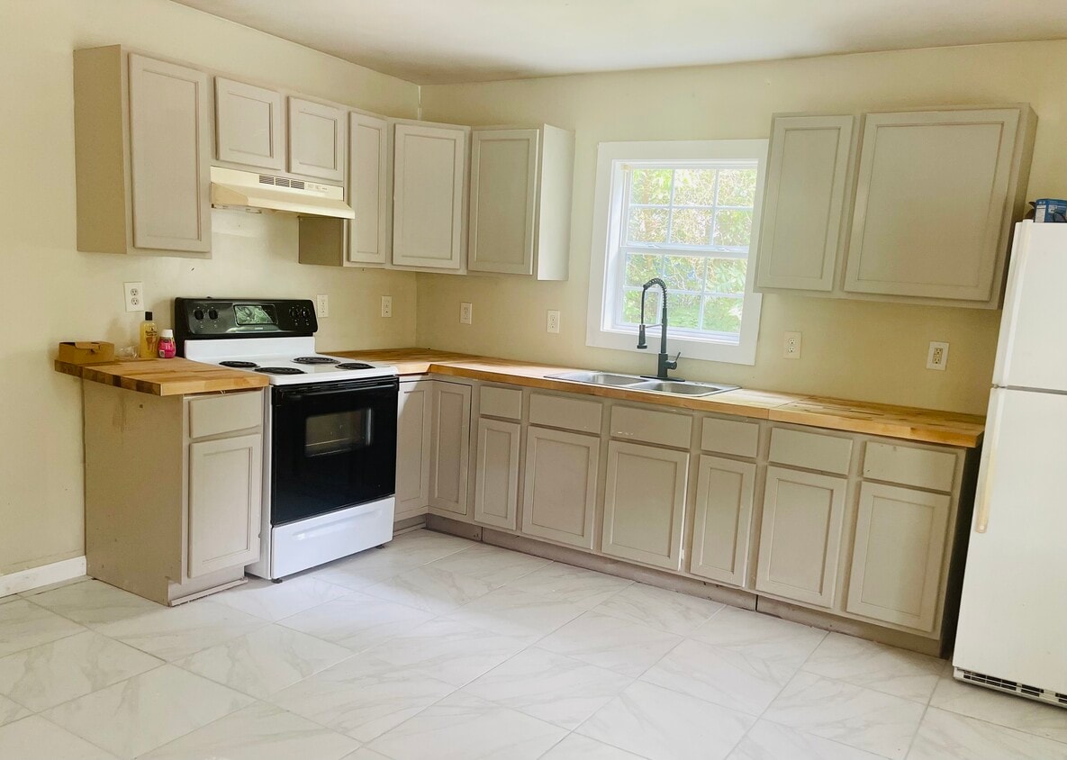 718 Madison St, Lincolnton, NC 28092 House Rental in Lincolnton, NC