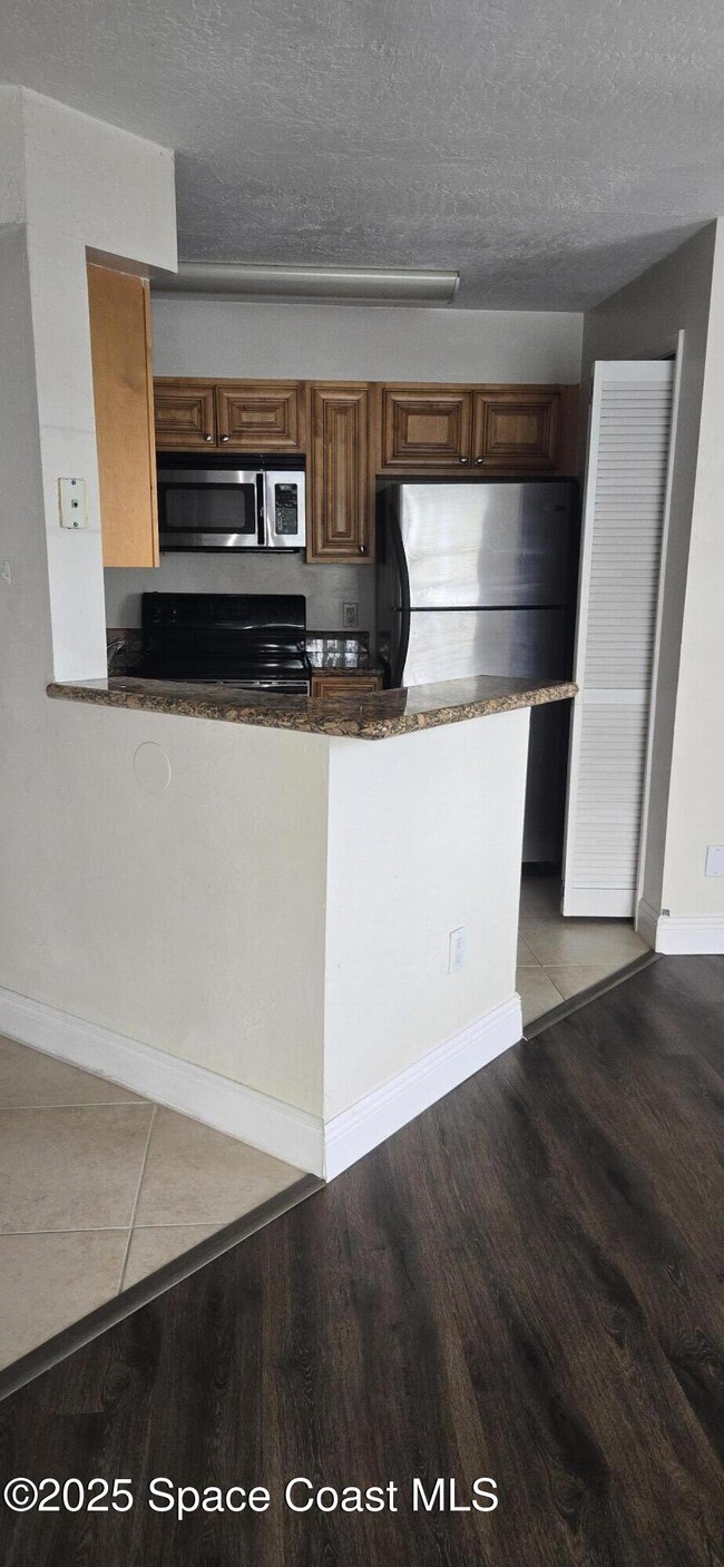 Building Photo - 1801 Island Club Dr