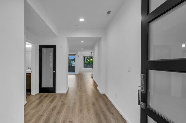 Foto del edificio - Large luxurious 5 bedroom Home in Renton