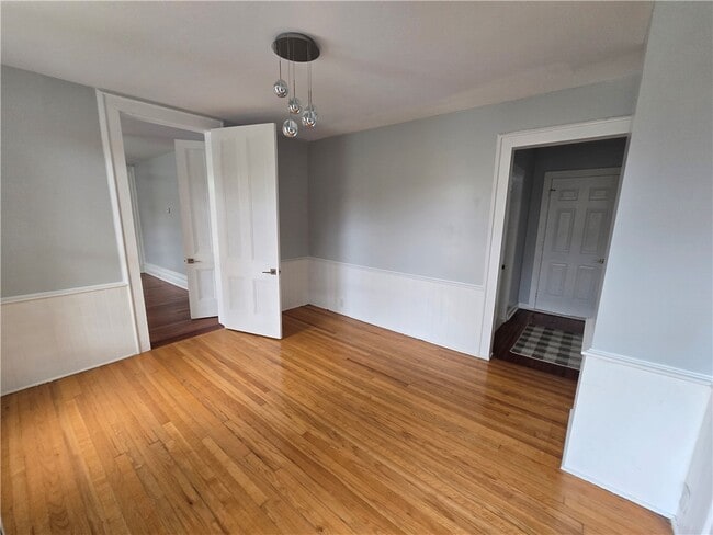 Building Photo - 41 Maple St