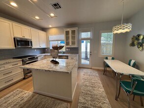 Building Photo - 618 Compass Ct