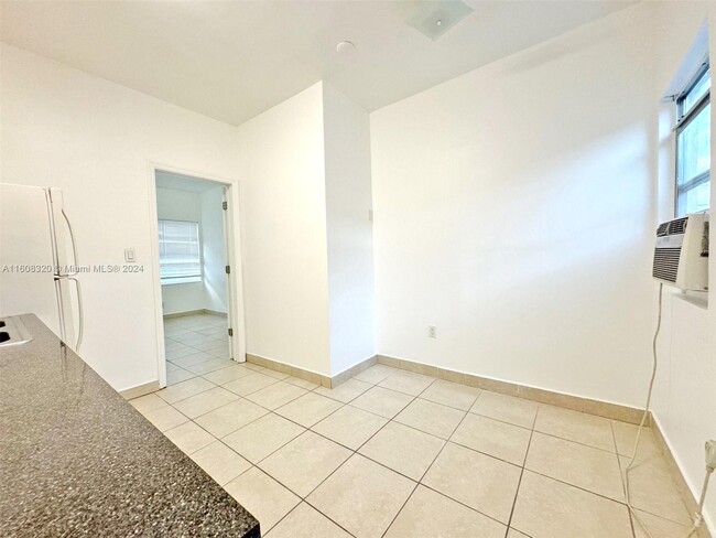 Foto del edificio - 5835 SW 4th St