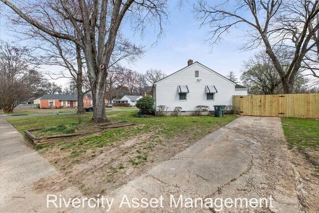 Building Photo - A MUST SEE IN THE 38122!!!!! SECTION 8 WELCOMED