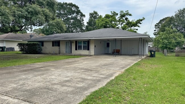 Building Photo - 207 Gulpha Dr