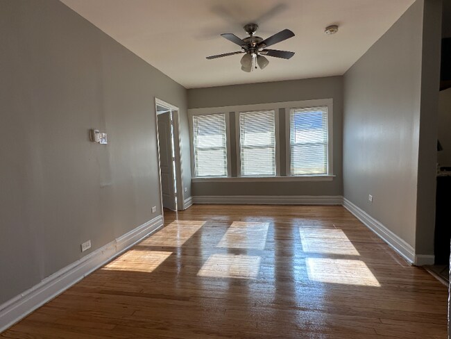 Foto del edificio - 856 N Mayfield Ave