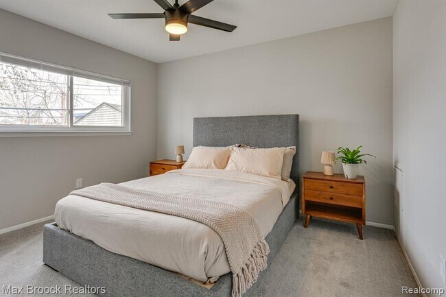 Foto del edificio - 36 W Mahan Ave