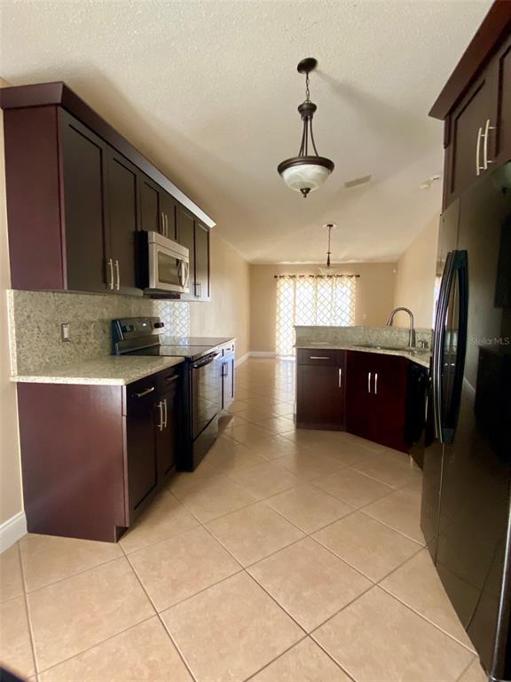 Foto del edificio - 245 Cardiff Ave