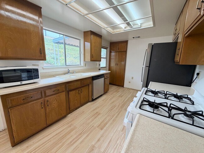 Foto del edificio - Bright & Spacious 2BR Home in Desirable 55+ Seven Oaks Community